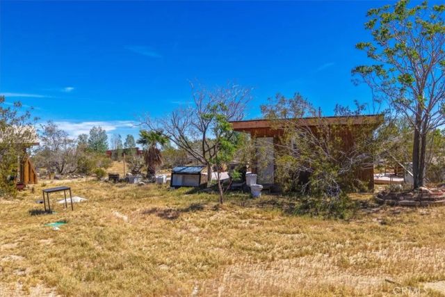 1022 Chuckawalla Road, Landers, CA 92285