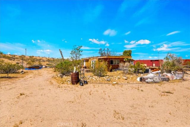 1022 Chuckawalla Road, Landers, CA 92285