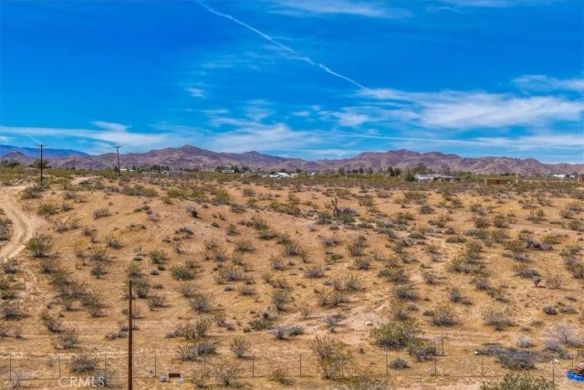 1022 Chuckawalla Road, Landers, CA 92285