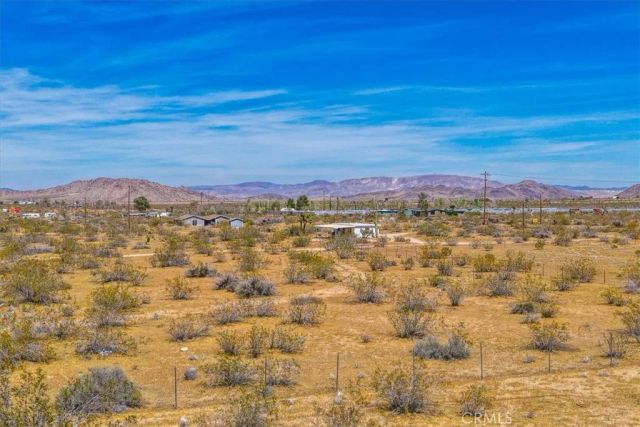 1022 Chuckawalla Road, Landers, CA 92285