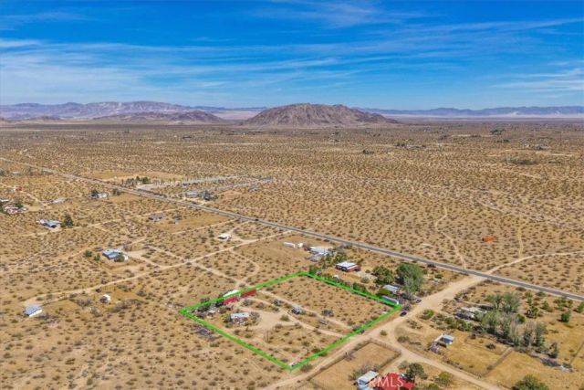 1022 Chuckawalla Road, Landers, CA 92285