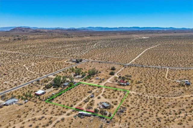 1022 Chuckawalla Road, Landers, CA 92285