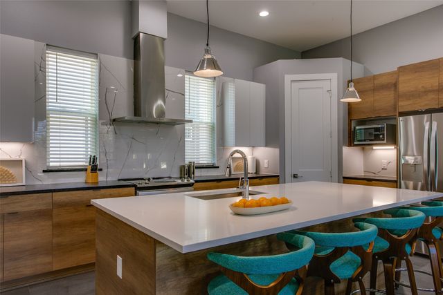 2239 Lovedale Avenue 105, Dallas, TX 75235