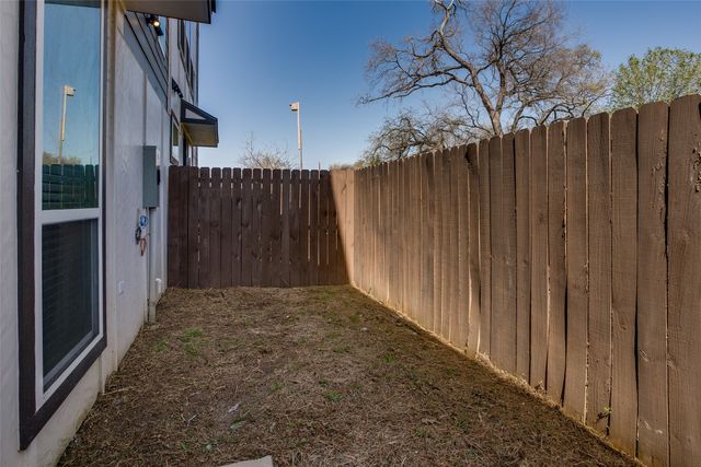 2239 Lovedale Avenue 105, Dallas, TX 75235