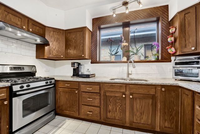 7807 W Cressett Drive W, Elmwood Park, IL 60707