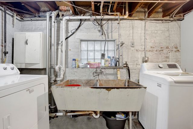 7807 W Cressett Drive W, Elmwood Park, IL 60707