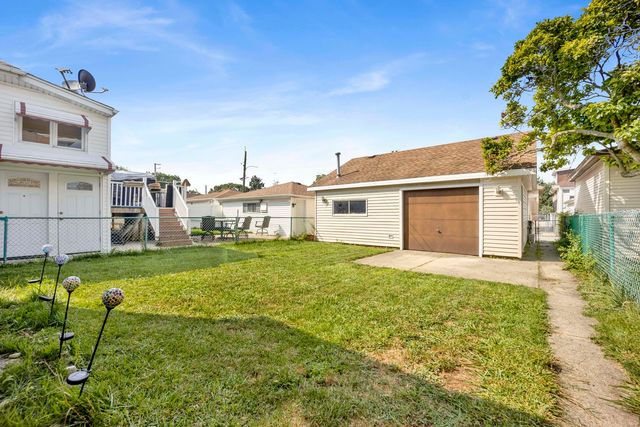 7807 W Cressett Drive W, Elmwood Park, IL 60707