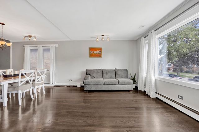 7807 W Cressett Drive W, Elmwood Park, IL 60707