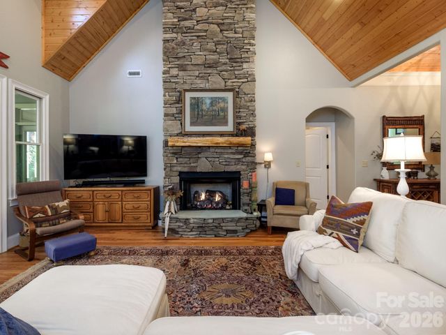 674 Soquili Drive, Brevard, NC 28712