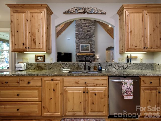 674 Soquili Drive, Brevard, NC 28712