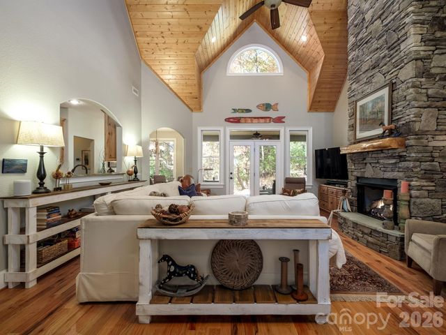 674 Soquili Drive, Brevard, NC 28712