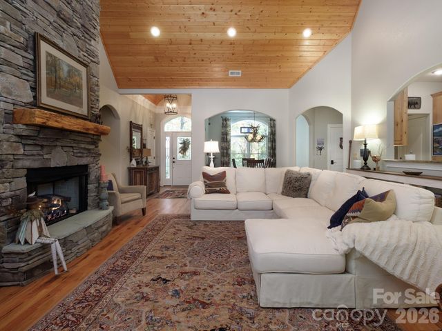 674 Soquili Drive, Brevard, NC 28712