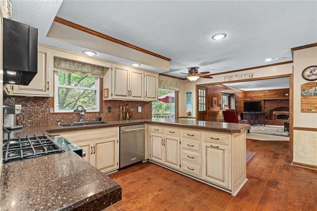 13212 W 84th Street, Lenexa, KS 66215