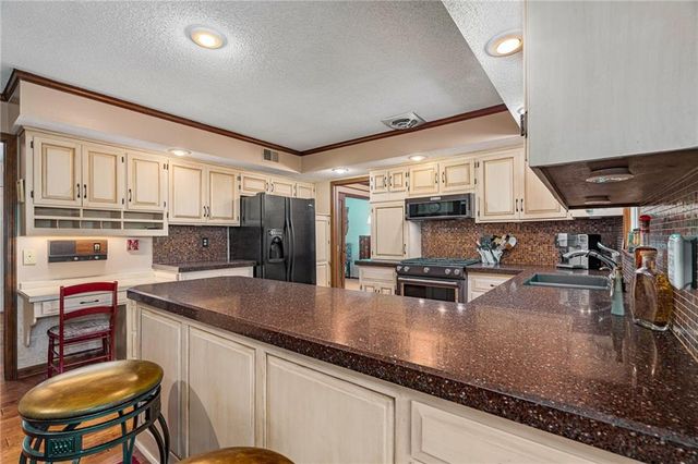 13212 W 84th Street, Lenexa, KS 66215