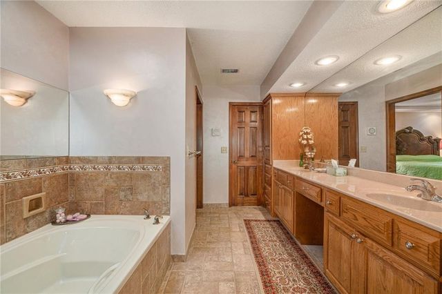 13212 W 84th Street, Lenexa, KS 66215