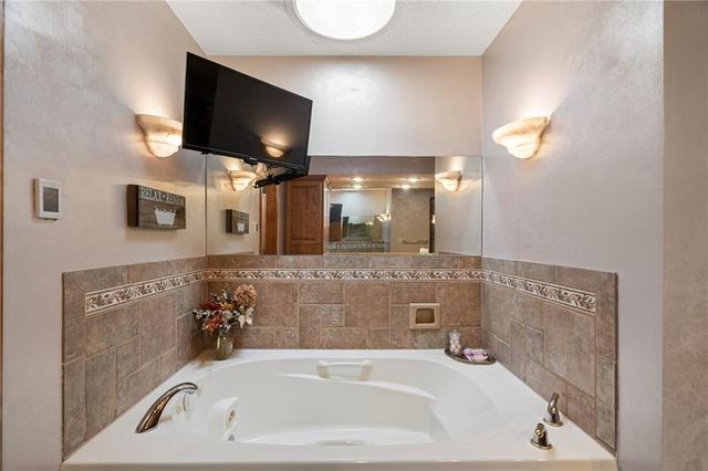 13212 W 84th Street, Lenexa, KS 66215