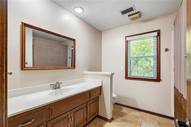 13212 W 84th Street, Lenexa, KS 66215