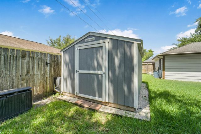 13615 Pepper Knoll Drive, Houston, TX 77065