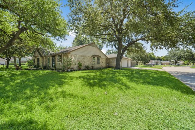 13615 Pepper Knoll Drive, Houston, TX 77065