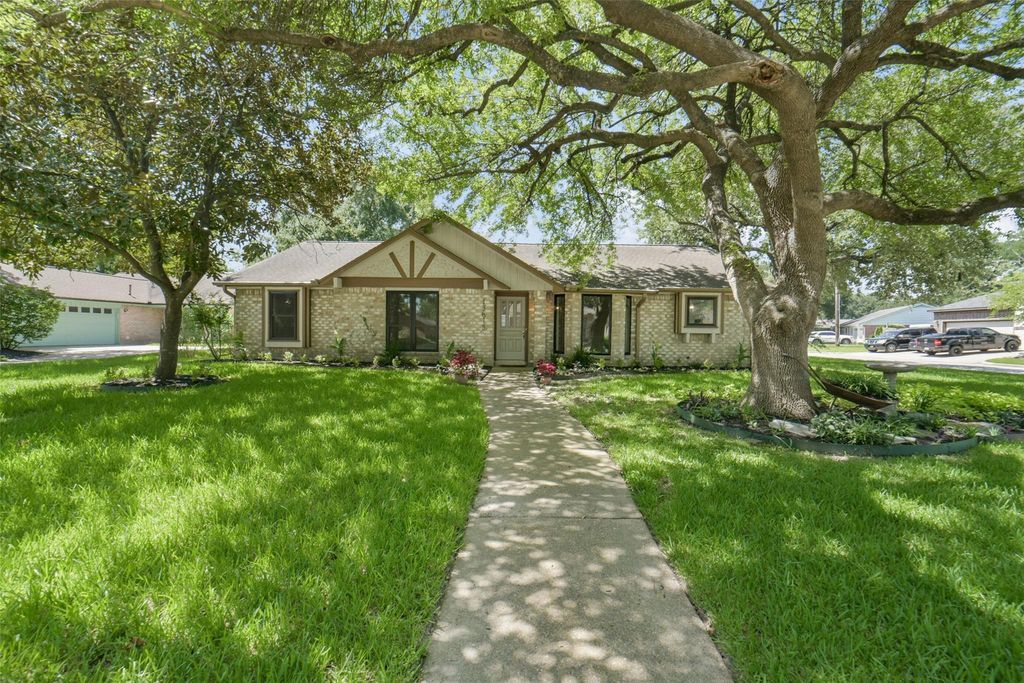 13615 Pepper Knoll Drive, Houston, TX 77065