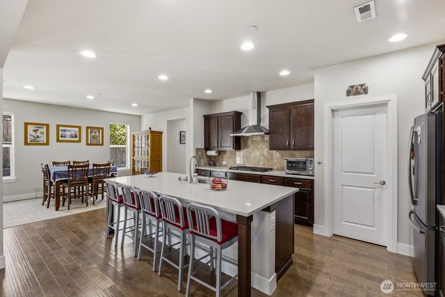 7430 NE 202nd Place, Kenmore, WA 98028