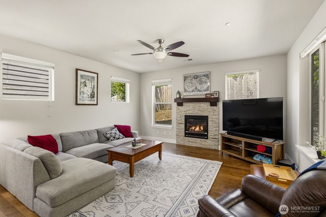 7430 NE 202nd Place, Kenmore, WA 98028