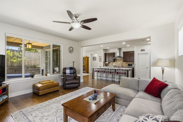 7430 NE 202nd Place, Kenmore, WA 98028