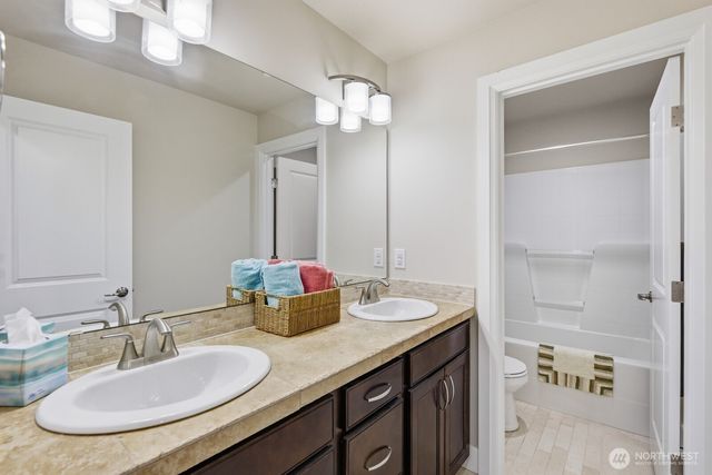 7430 NE 202nd Place, Kenmore, WA 98028