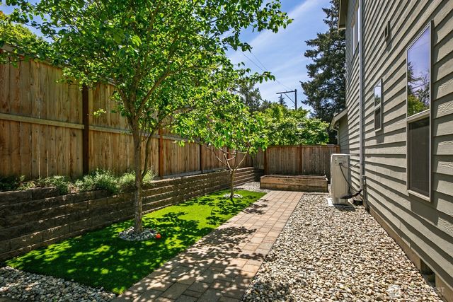 7430 NE 202nd Place, Kenmore, WA 98028