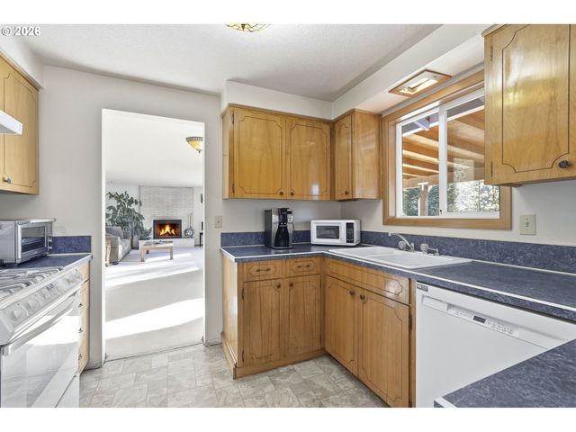 28236 HIST. COLUMBIA RIVER Hwy, Troutdale, OR 97060