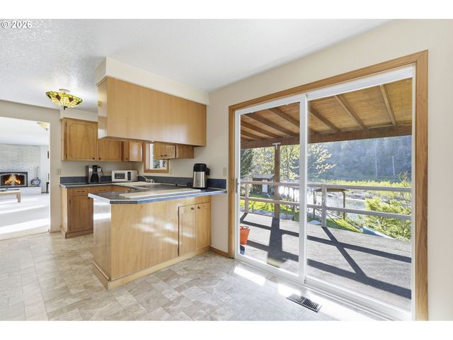 28236 HIST. COLUMBIA RIVER Hwy, Troutdale, OR 97060