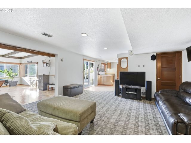 28236 HIST. COLUMBIA RIVER Hwy, Troutdale, OR 97060