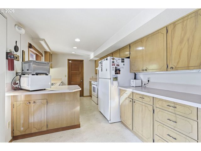 28236 HIST. COLUMBIA RIVER Hwy, Troutdale, OR 97060