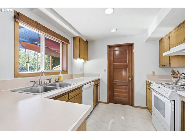 28236 HIST. COLUMBIA RIVER Hwy, Troutdale, OR 97060