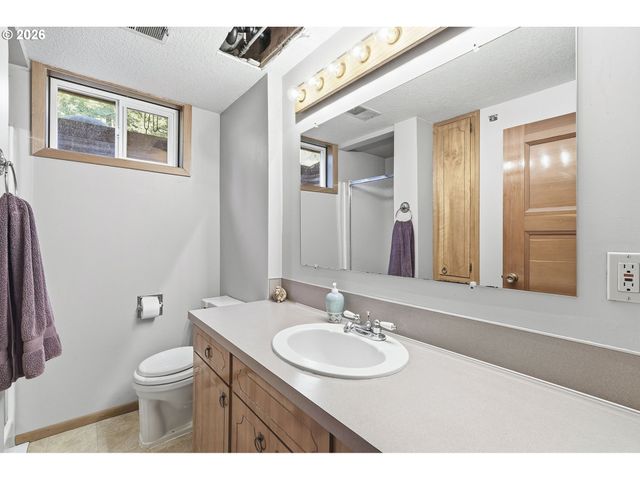 28236 HIST. COLUMBIA RIVER Hwy, Troutdale, OR 97060