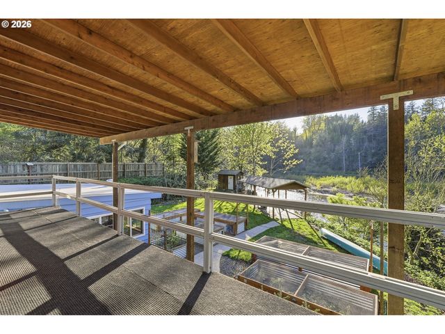 28236 HIST. COLUMBIA RIVER Hwy, Troutdale, OR 97060