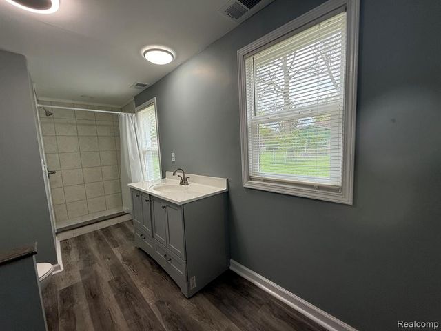 3336 Leta Avenue, Burton, MI 48529
