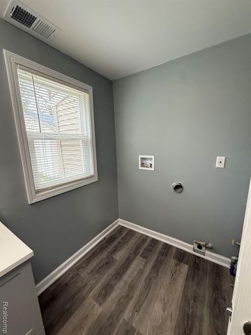 3336 Leta Avenue, Burton, MI 48529