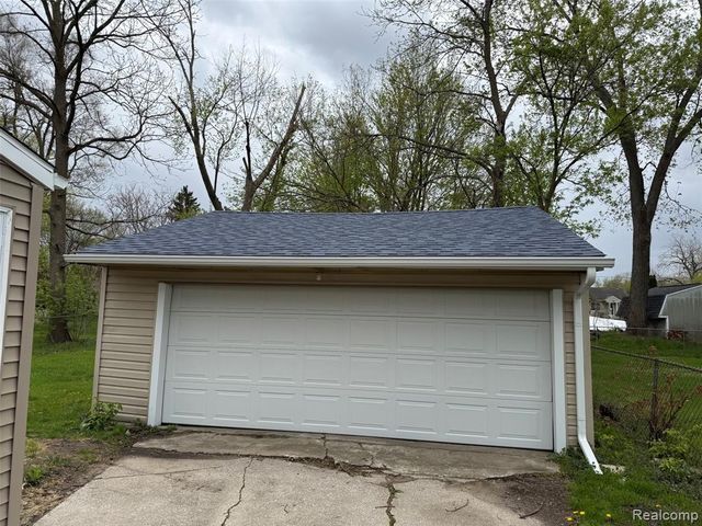 3336 Leta Avenue, Burton, MI 48529