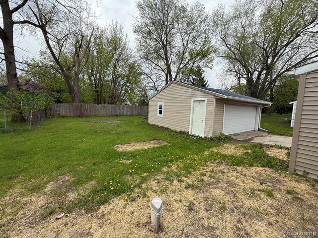3336 Leta Avenue, Burton, MI 48529