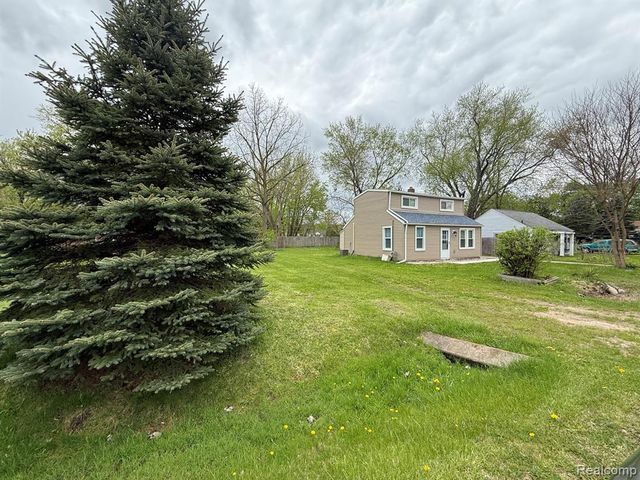 3336 Leta Avenue, Burton, MI 48529