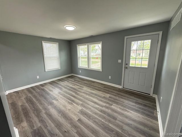 3336 Leta Avenue, Burton, MI 48529
