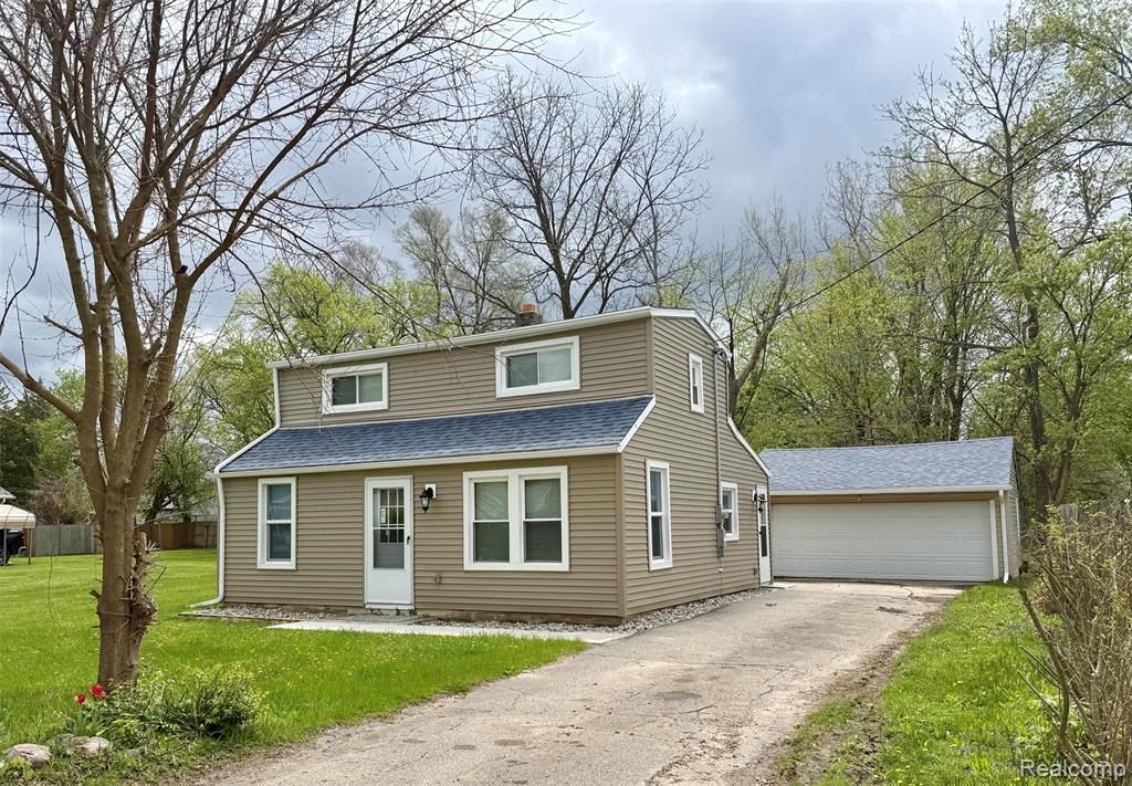 3336 Leta Avenue, Burton, MI 48529