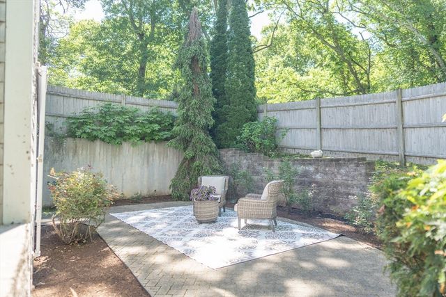 121 Salt Rock Rd, Barnstable, MA 02630