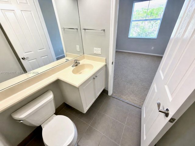 3909 White Peacock Ln, Coconut Creek, FL 33073