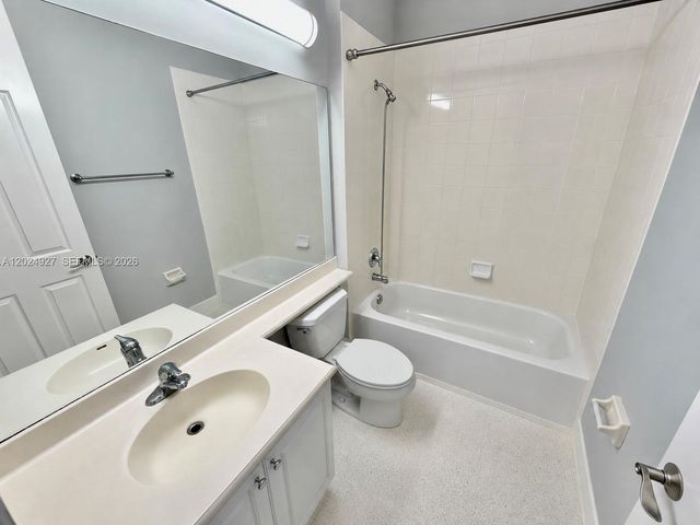 3909 White Peacock Ln, Coconut Creek, FL 33073