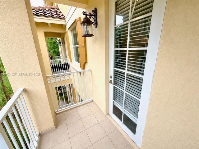 3909 White Peacock Ln, Coconut Creek, FL 33073