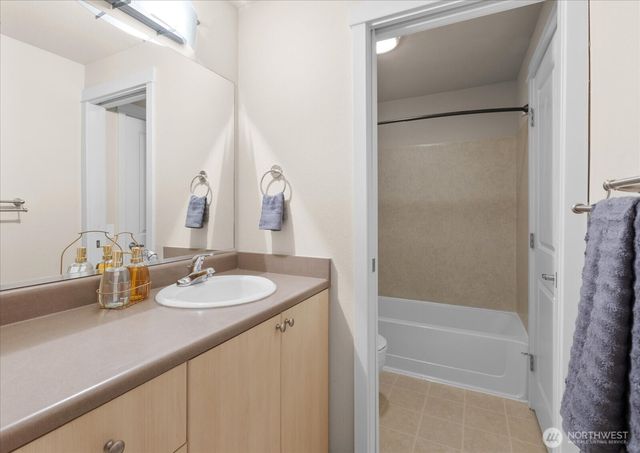 26027 106th Place SE #C302, Kent, WA 98030