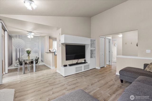 26027 106th Place SE #C302, Kent, WA 98030