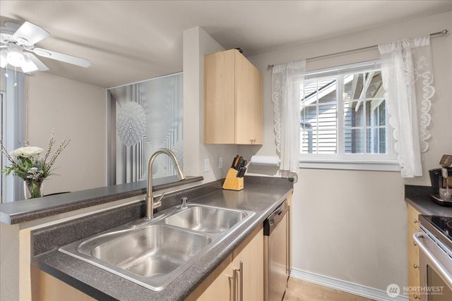 26027 106th Place SE #C302, Kent, WA 98030